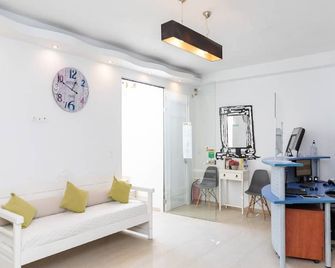 Beautiful Naxos Apartment Triple Studio 150M From St George Beach - Schoinousa - Living room