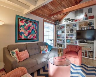 Little House, Cute, Cozy Artist Cottage - Cedar Key - Sala de estar