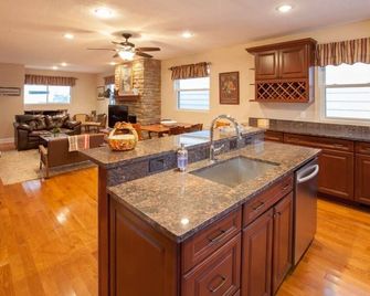 Stunning City Living Open Floor Plan - Pittsburgh - Küche