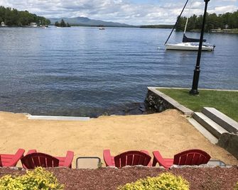 Winnipesaukee Waterfront Rental in Gilford, NH - Gilford - Patio