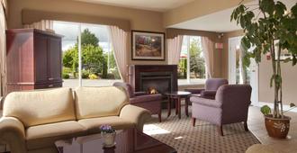 Travelodge by Wyndham Langley - Langley - Living room