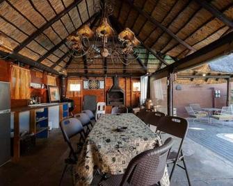 Genie's Nest 2 - Pretoria - Dining room
