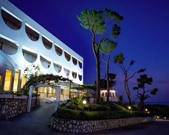 Hotel Sinuessa Terme - Mondragone - Gebouw