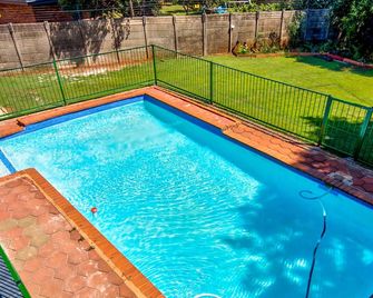 Grace Guesthouse & Tour is 10 min from OR Tambo Intern. Airport in Johannesburg - Kempton Park - Pileta