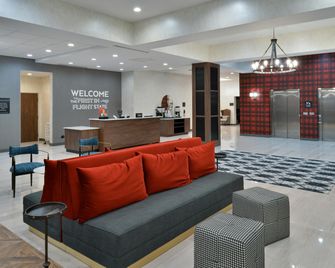 Hampton Inn & Suites Greensboro Downtown - Greensboro - Front desk