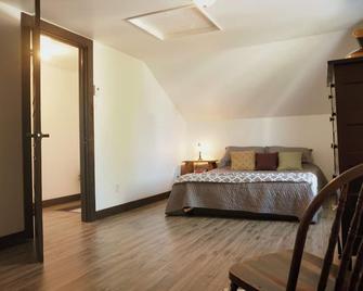 La petite maison du voisin - Saint-Pacôme - Bedroom
