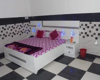 Goroomgo Bansal Guest House Meerut - Meerut - Bedroom