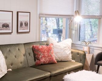 Minimalist-Style Apartment Within Walking Distance Of Downtown Johnson City - Johnson City - Living room
