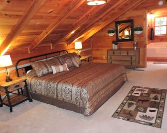 Genuine Log Cabin with Beautiful Long Range Mountain Views on Private 4 Acres - Blue Ridge - Bedroom