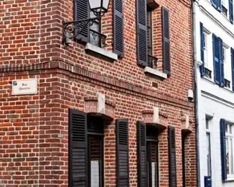 La Femme D'a Cote - Saint-Valéry-sur-Somme - Building
