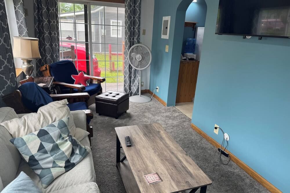 Charming 2-bedroom cottage at Canadohta Lake with WiFi