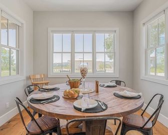 Cooperage by Avantstay Vineyard, Views, Soccer - Templeton - Dining room