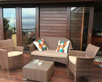 Villa Ta'ura. In A Gated Residence. Spectacular Panoramic Views. Close To Beach. - Papetoai - Balcon