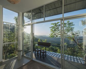 Treehouse Chalets - Belihuloya - Balcony