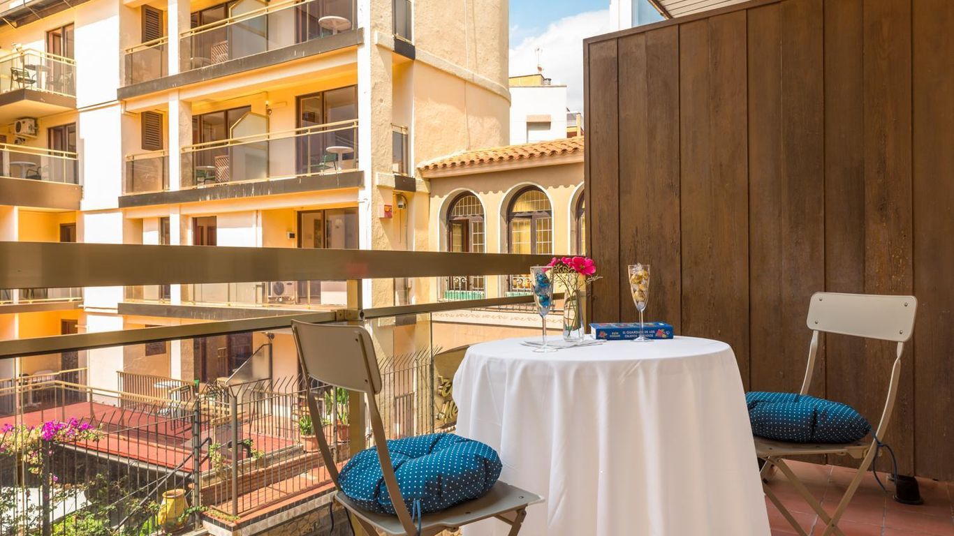 Vintage Hotel Mercedes