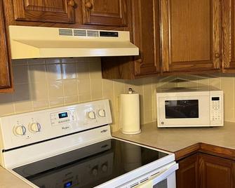 Quiet Countryside Retreat - Nebraska City - Keuken