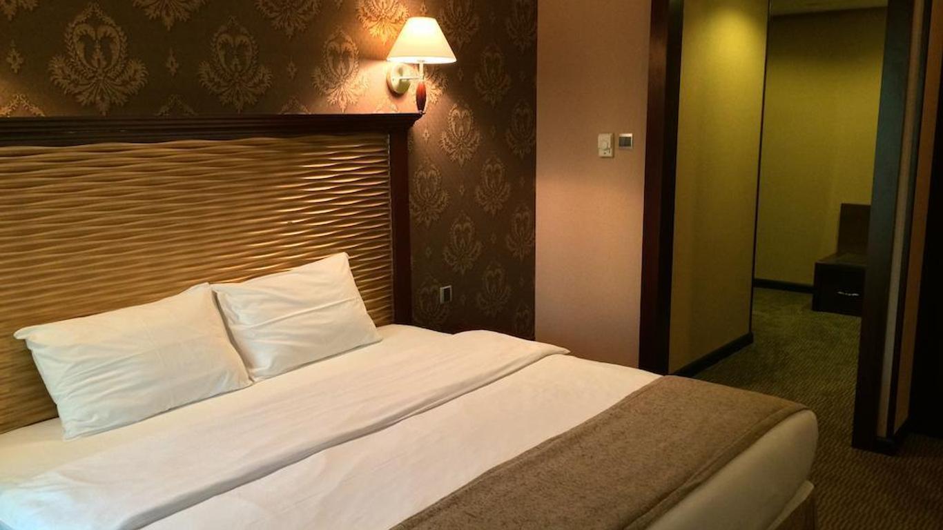 Kings Park Hotel