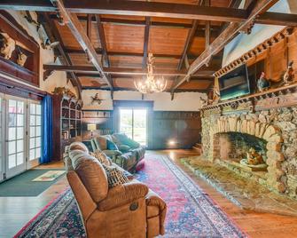 Missouri Castle with Private Lake, Pool and 100 Acres! - St Mary - Living room
