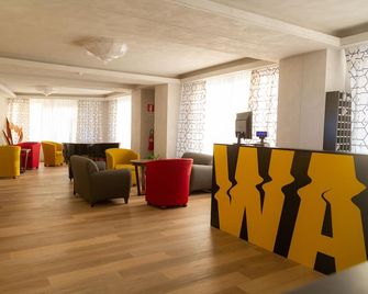 Wave Hotel - Acireale - Salónek