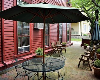Inn on Bellevue - ניופורט - פטיו