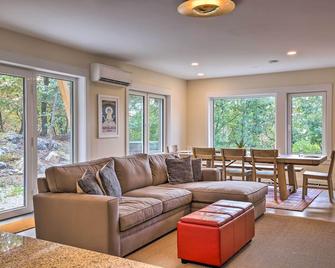 'the Glabin: Garrison Gem w/ Deck & Fire Pit! - Garrison - Sala de estar