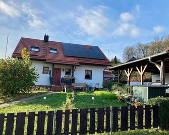 Comfortable vacation apartment with a view of the Thüringen forest - Schleusingen - Gebäude