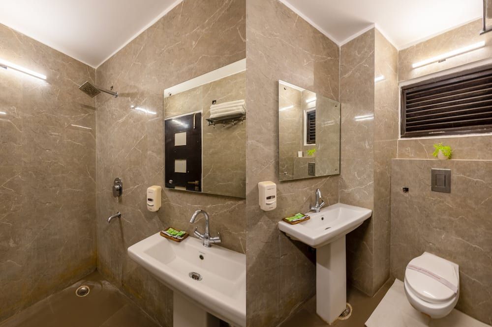 Hotel Chanchal Continental - New Delhi City Centre thumbnail 3