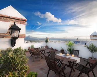 Hotel Restaurante Blanco y Verde - קוניל דה לה פרונטרה - מרפסת