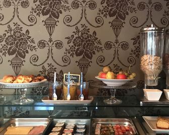 Hotel Le Patio De Violette - Uzès - Buffet