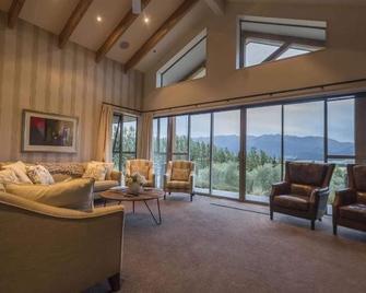 Amuri Estate Luxury Lodge - Hanmer Springs - Living room