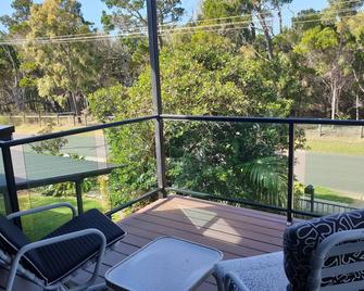 Boat Harbour Studio Apartments and Villas - Hervey Bay - Balcony