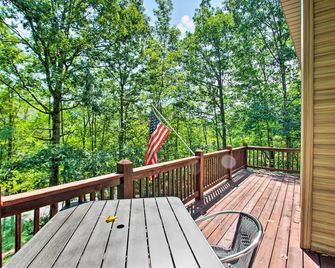 Family Getaway Less Than 2 Mi to Massanutten Ski Lodge! - McGaheysville - Balcony
