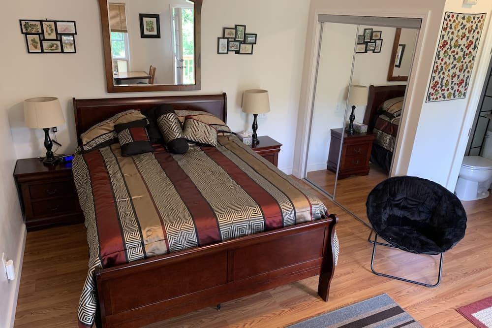 All Comforts Of Home - Stottville - غرفة نوم