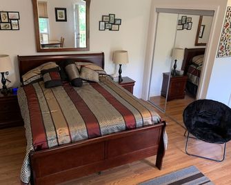 All Comforts Of Home - Stottville - Kamar Tidur