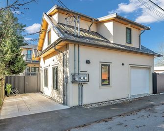 Most Private & Spacious 2 Bed/1 Full Bathroom Laneway House - Vancouver - Bangunan