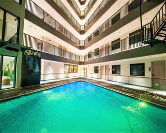 1521 Hotel & Spa - Lapu-Lapu City - Havuz