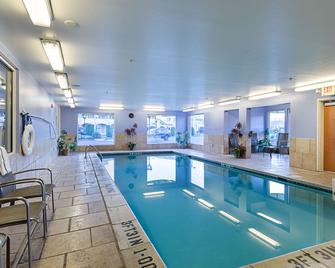 Quality Inn & Suites Northampton- Amherst - Northampton - Pool