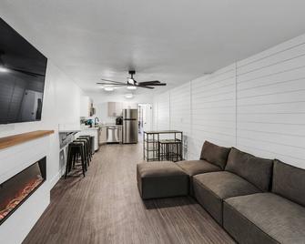 Beautiful Ski-in/ski-out Condo Located On The Eagle Point Resort! 1 Bedroom Condo by RedAwning - Beaver - Huiskamer
