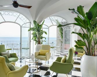 Hotel Miramalfi - Amalfi - Front desk