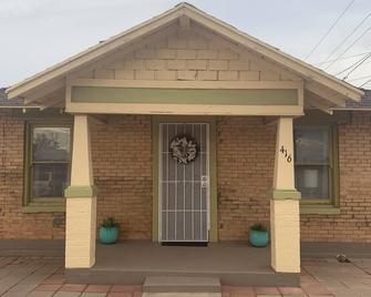 High desert cottage nestled in the heart of historic Winslow - Winslow - Gebäude