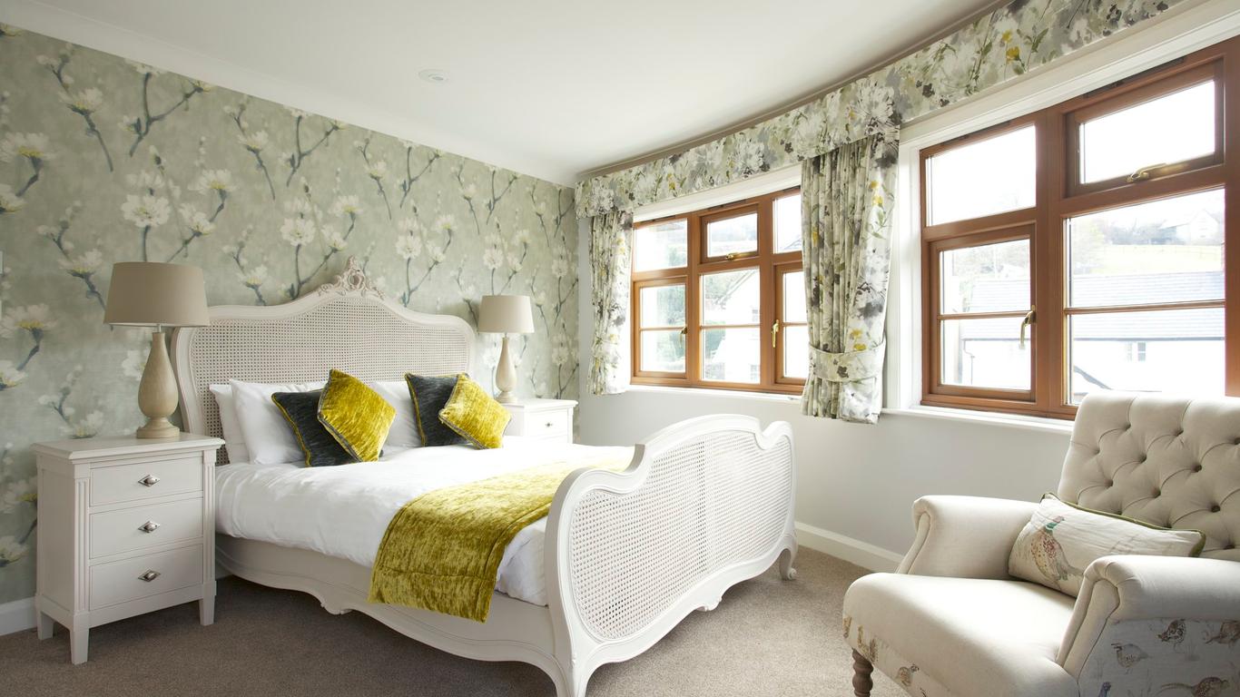 إكسمور وايت هورس إن