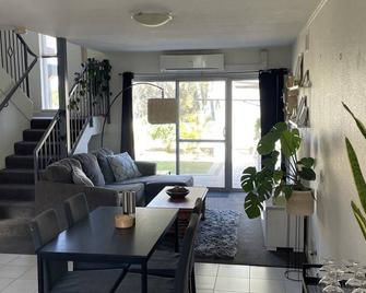 Comfy peaceful Coolbellup appartment - close to amenities and Fremantle - Coolbellup - Dining room