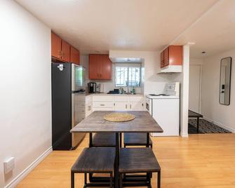 House Cambridge in the heart of East Vancouver - Vancouver