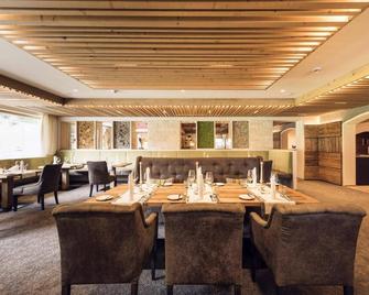 ليفينج أند سبا فيتالهوتيل إديلويس - نيوستيفت ام ستوبايتال - مطعم