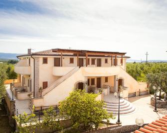 Albergo Il Giardino - Ischitella - Building