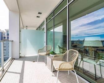 @ Marbella Lane - Sleek Corner Ocean View - Long Beach - Balcon