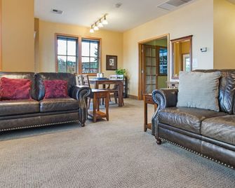 San Juan Suites - Northwest Passages! Downtown! - Friday Harbor - Living room