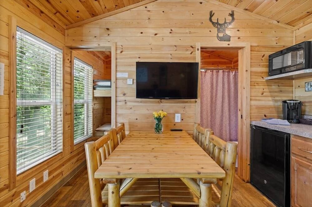 Deer Creek Cabin at Krs Campground (Cabin 1) - Kernville - Dining room