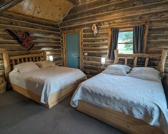 Gold Camp Cabins - Custer - Bedroom