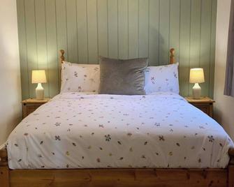 Cosy & Characterful, Seaside Cottage, Dog Friendly - Worle - Bedroom